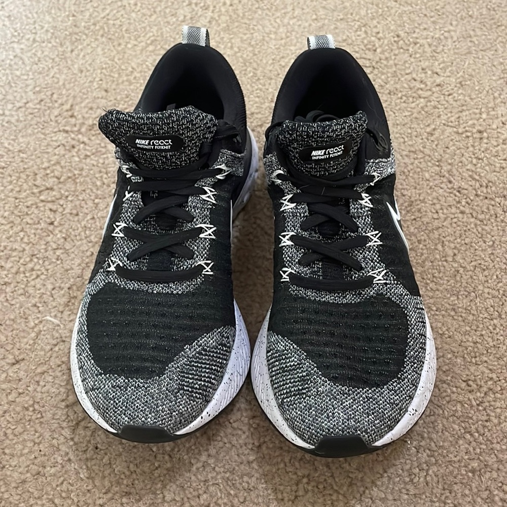 Nike Infinity Flyknit running shoes size 7.5